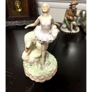 Enesco Ballerina with Swan Musical #511366 Excellent Condition, Plays Reverie